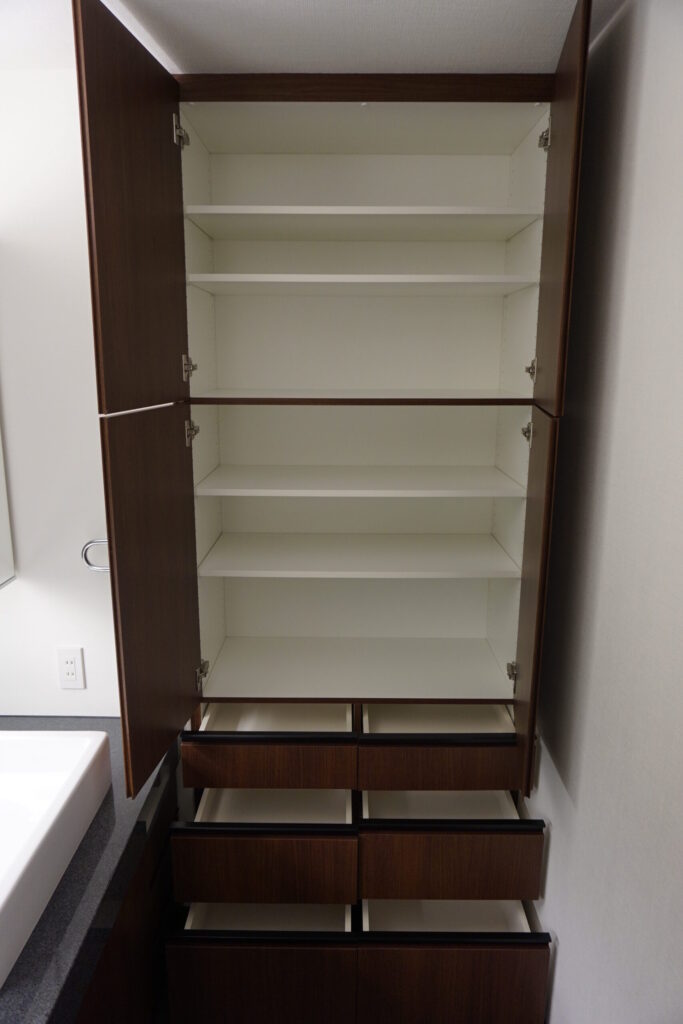 収納棚の画像