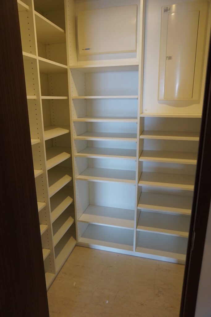 収納棚の画像